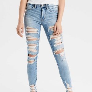 AMERICAN EAGLE RIPPED JEANS
